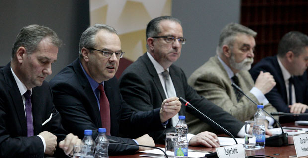 И локал мора да зове улагаче